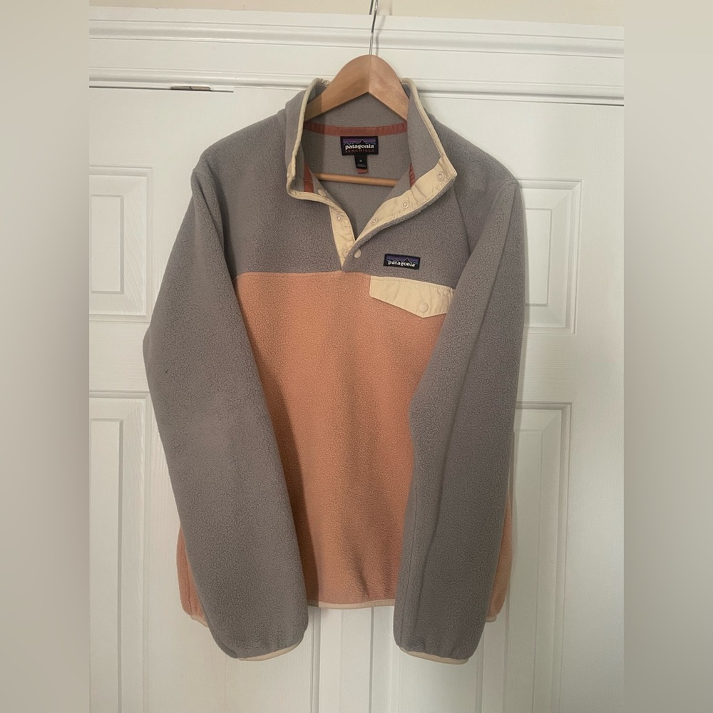 Patagonia Size medium women’s pull over Fleece Jacket